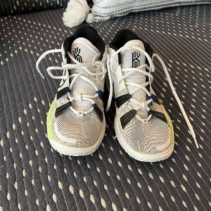 Nike Kyrie 7 Hip Hop Basketball Shoe Youth 5.5